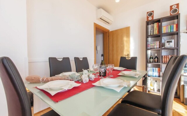 Nice Home in Podstrana With Wifi and 2 Bedrooms