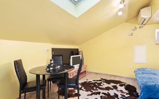 Comfortable Holiday Home in Pirovac With Garden