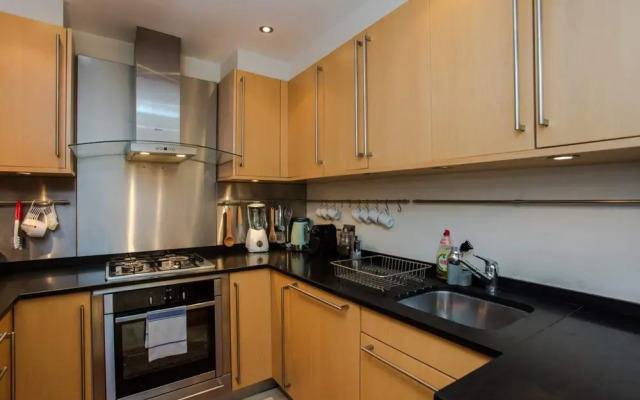 Characterful Townhouse w Patio in Arty Hampstead
