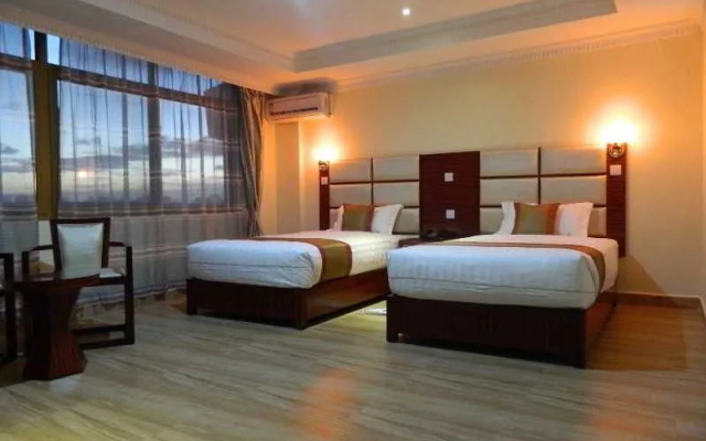 Tiffany Diamond Hotel Indira Gandhi Street
