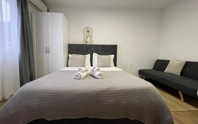 Central Studio Apartments