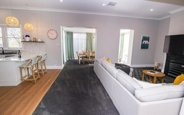 The Byng House Grand and Central, Entertain 12 – Guest Rooms – Orange