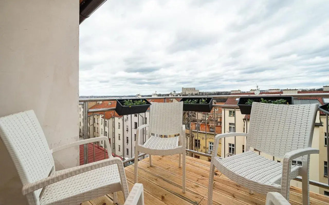 Big 4-bedroom flat, terrace with great Vítkov view