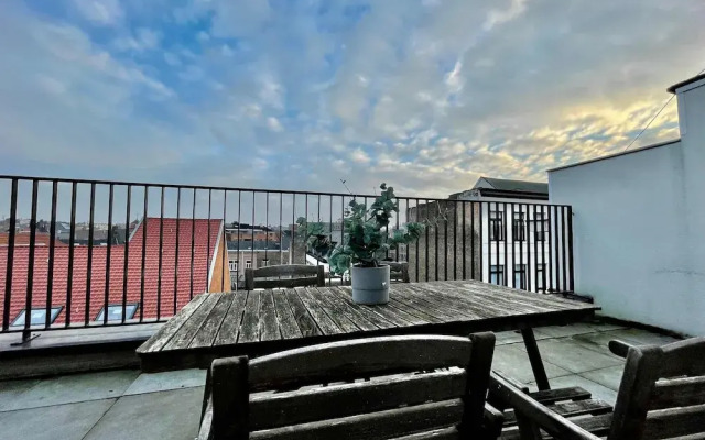 Modern 1BR Near Diamond District by Oneluxstay