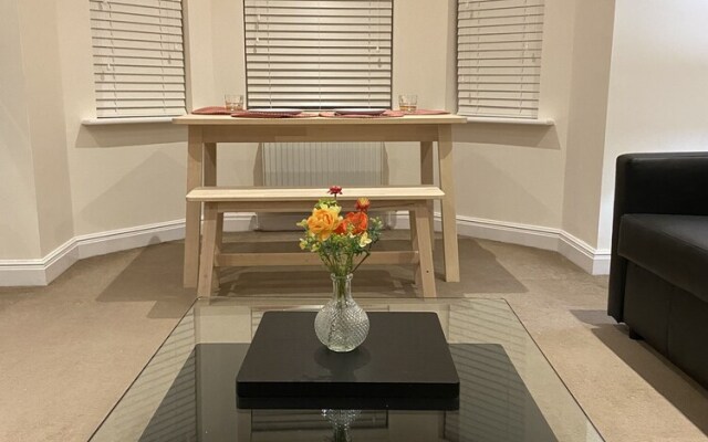 Royal Oak Apartment in Manchester Central Location
