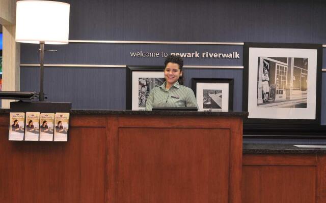 Hampton Inn & Suites Newark-Harrison-Riverwalk