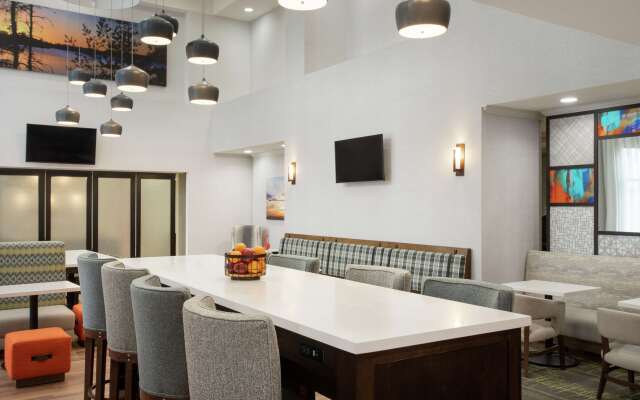 Hampton Inn and Suites Pine Bluff
