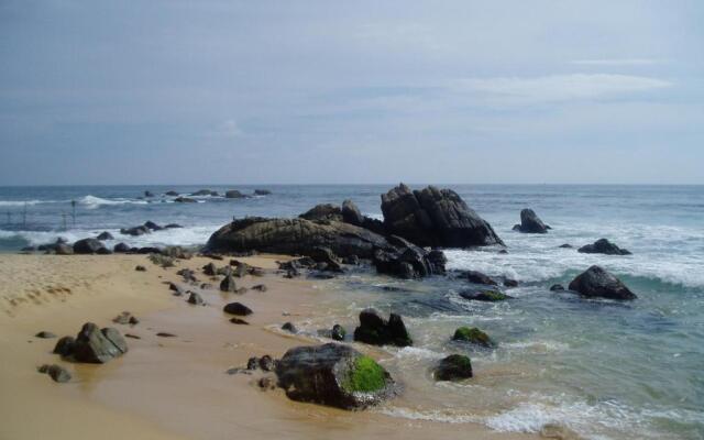 Sri Gemunu Beach Resort