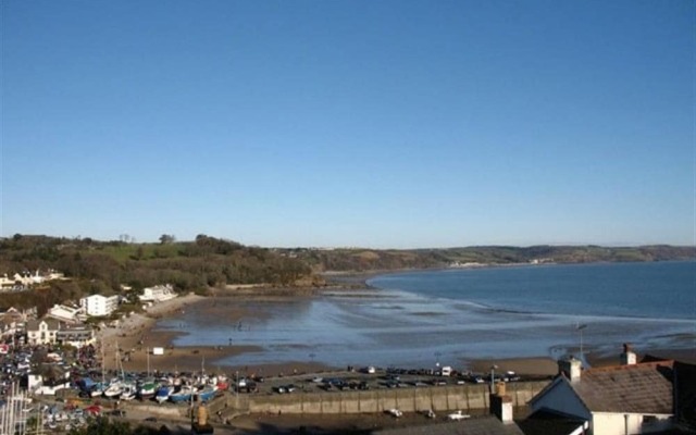 Peaceful Holiday Home in Saundersfoot With Balcony