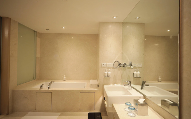 Holiday Inn Mumbai International Airport by IHG