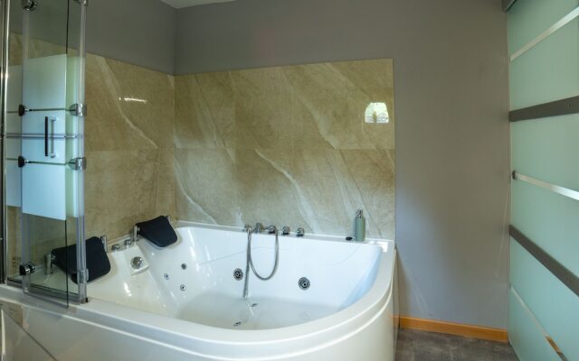 Apartmaji bungalovi i sotorisce Silva