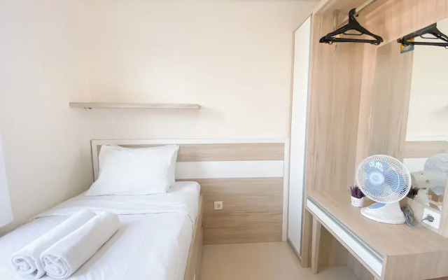 Strategic 2Br Apartment With Pool View At Parahyangan Residence