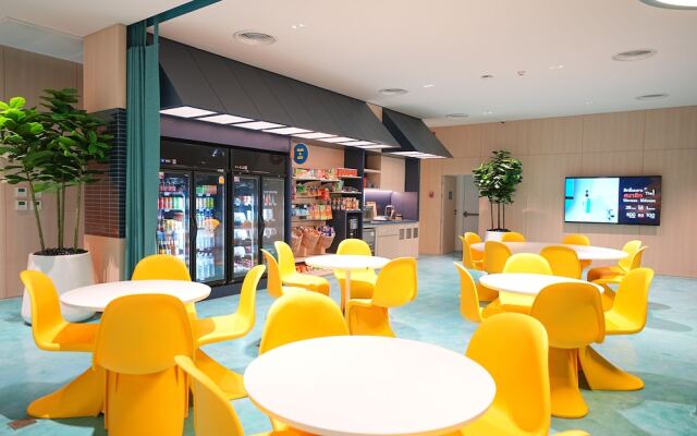 GO Hotel Sriracha at Central Si Racha