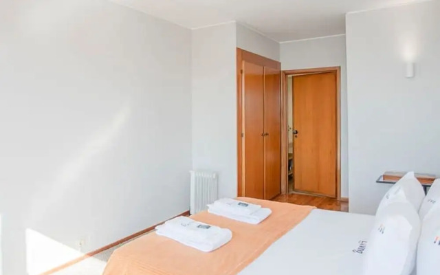 Liiiving in Porto Sea River View Apartment