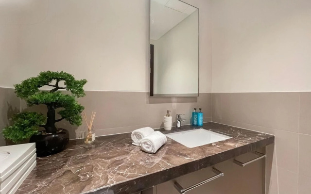 Hyp-lux 4BR Apt With Burj Khalifa View