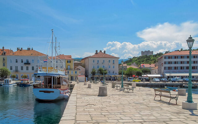 Three-Bedroom Holiday Home in Senj