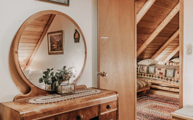 Baker Rim Cabin 17 - A Rustic Family Cabin With Modern Features