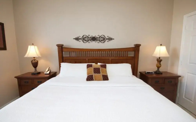 Executive Penthouse 3 Bedroom Condo by RedAwning