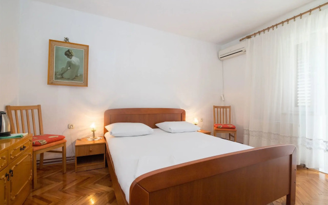Apartment and Rooms Ruza