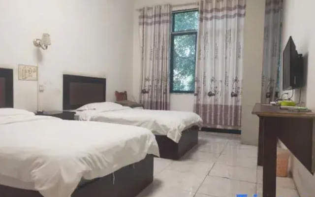 Luodian Xinhe Hotel