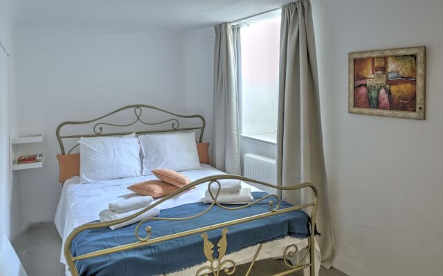 Aria Plaka Residence