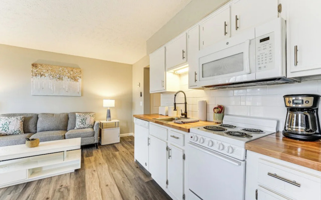 Near Golf & Table Rock Lake: Condo w/ Pool Access