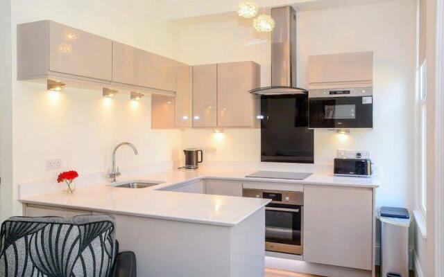 Flat 2 Bluebridge Court - Cliffords Reach