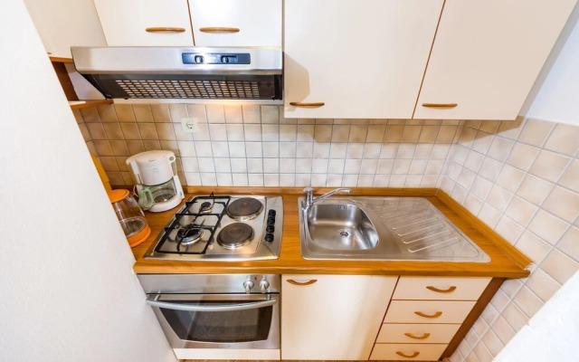 Petin - 5m From the sea - A2