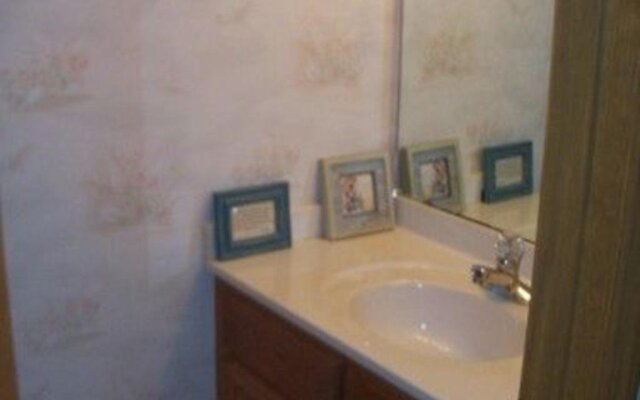 Long Grass 5 Bedroom Home by RedAwning