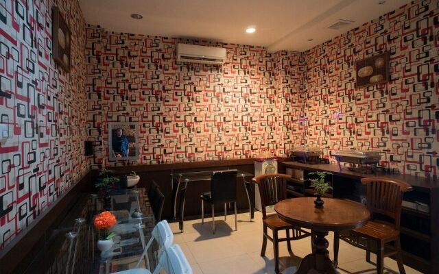 OYO 1702 Harmoni Inn Makassar