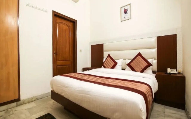 Hotel D.D.R Residency