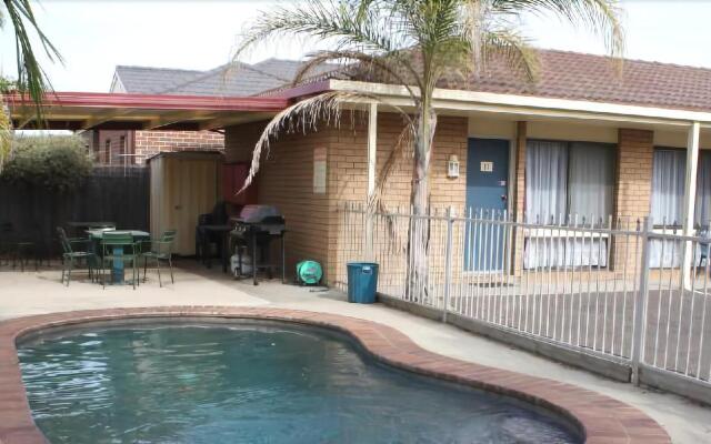 Country Home Motor Inn