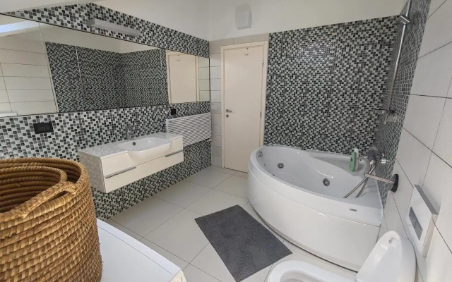House Arta, 3 bedroom apartment