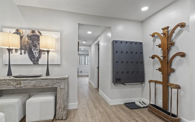 Snow Flower 078 3 Bedroom Condo by RedAwning