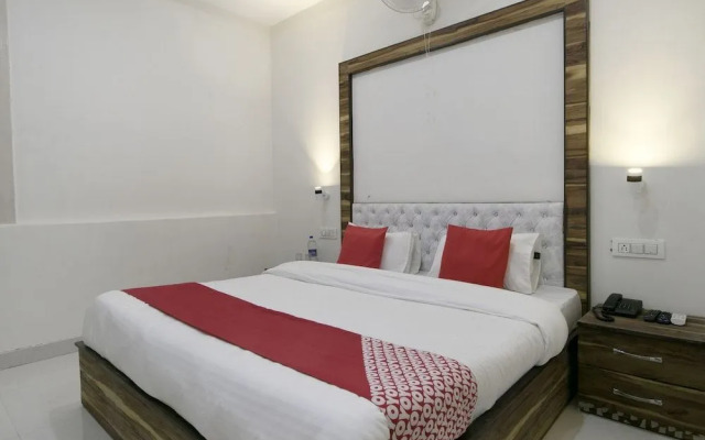Crown Resort And Restaurent by OYO Rooms