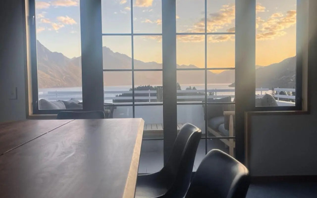 Panoramic Views - 10 minutes walk to Town