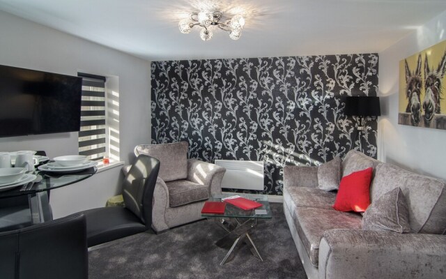 2 Bedrooms Sleeps 6 Near Top Blackpool Attractions