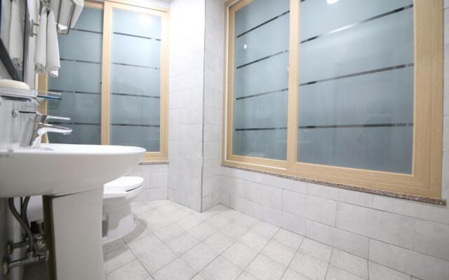 Golden Business Hotel