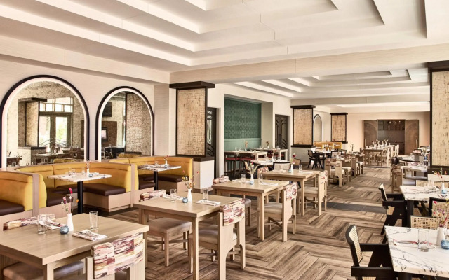 Renaissance® Phoenix Glendale Hotel & Conference Center