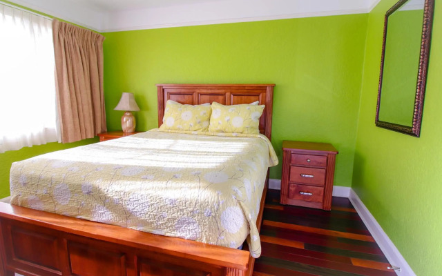 James Bay Inn Hotel & Suites