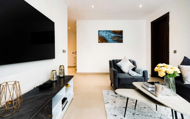 Incredible 3 Bedroom Apartment Space Available