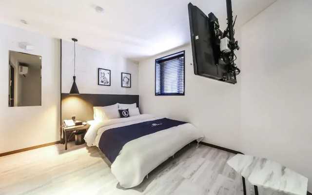 Lrui Motel