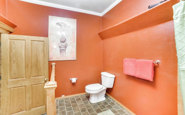 Downtown Yankton Suite: Walk to Restaurants!