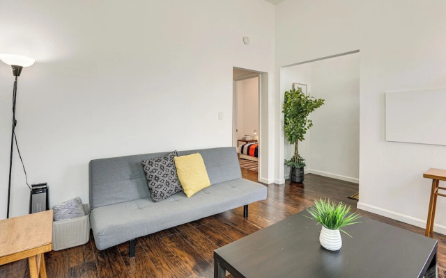Spacious & Central! Pet-friendly Emeryville Home