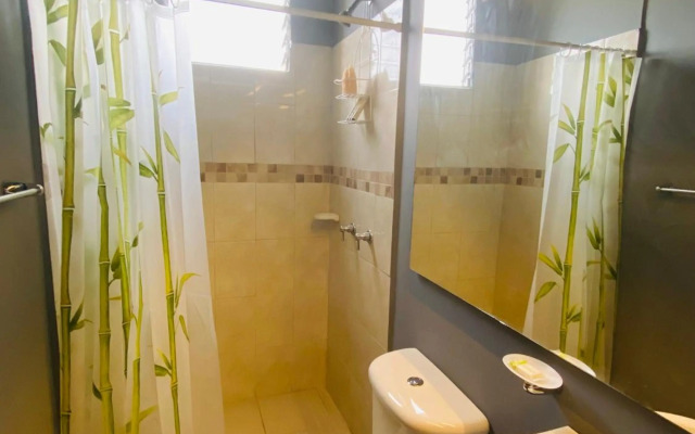 Colibri's Penthouse With Wild Hummingbirds & Views