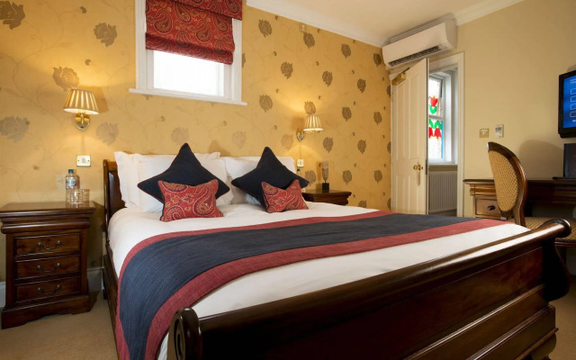 The Clarence Boutique Rooms