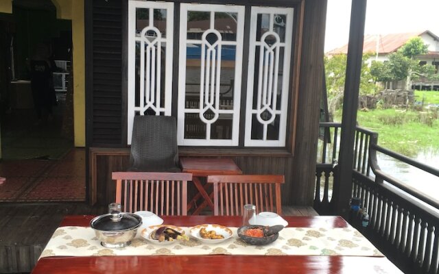 Arut Riverside Orangutan Guest house