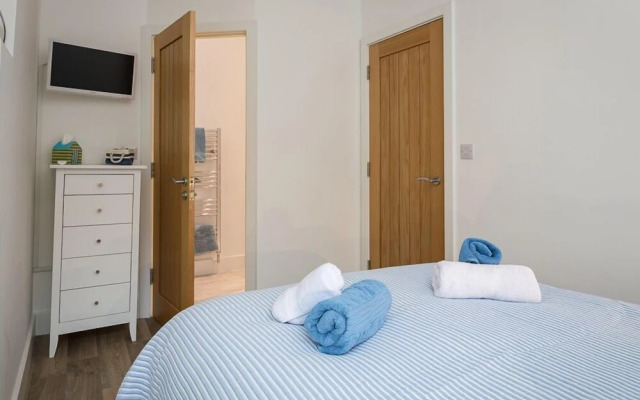 The Apartment, Newcomen Road