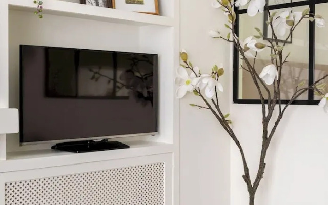 The Chelsea Apartment by Hok Living