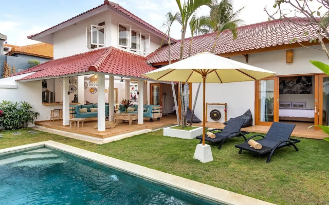 Villa Umara Seminyak Sun, Sand & Style: 5-min Walk to Beach!